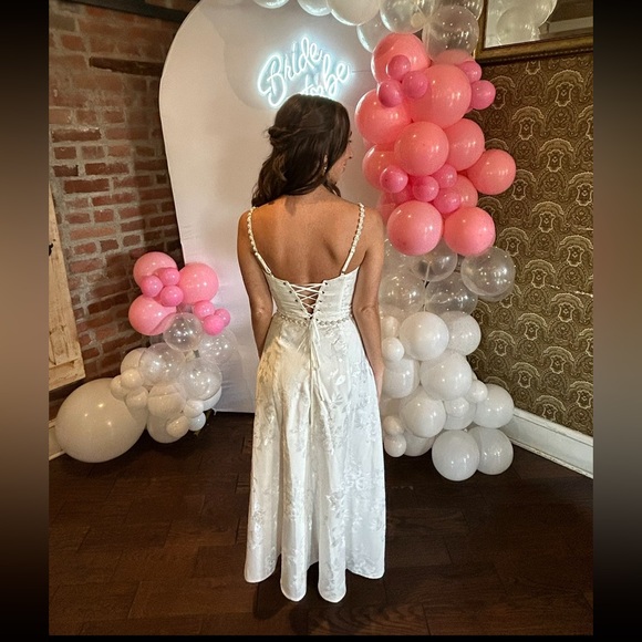 V. Chapman The Cora Dress in White Baroque Floral - Picture 3 of 7